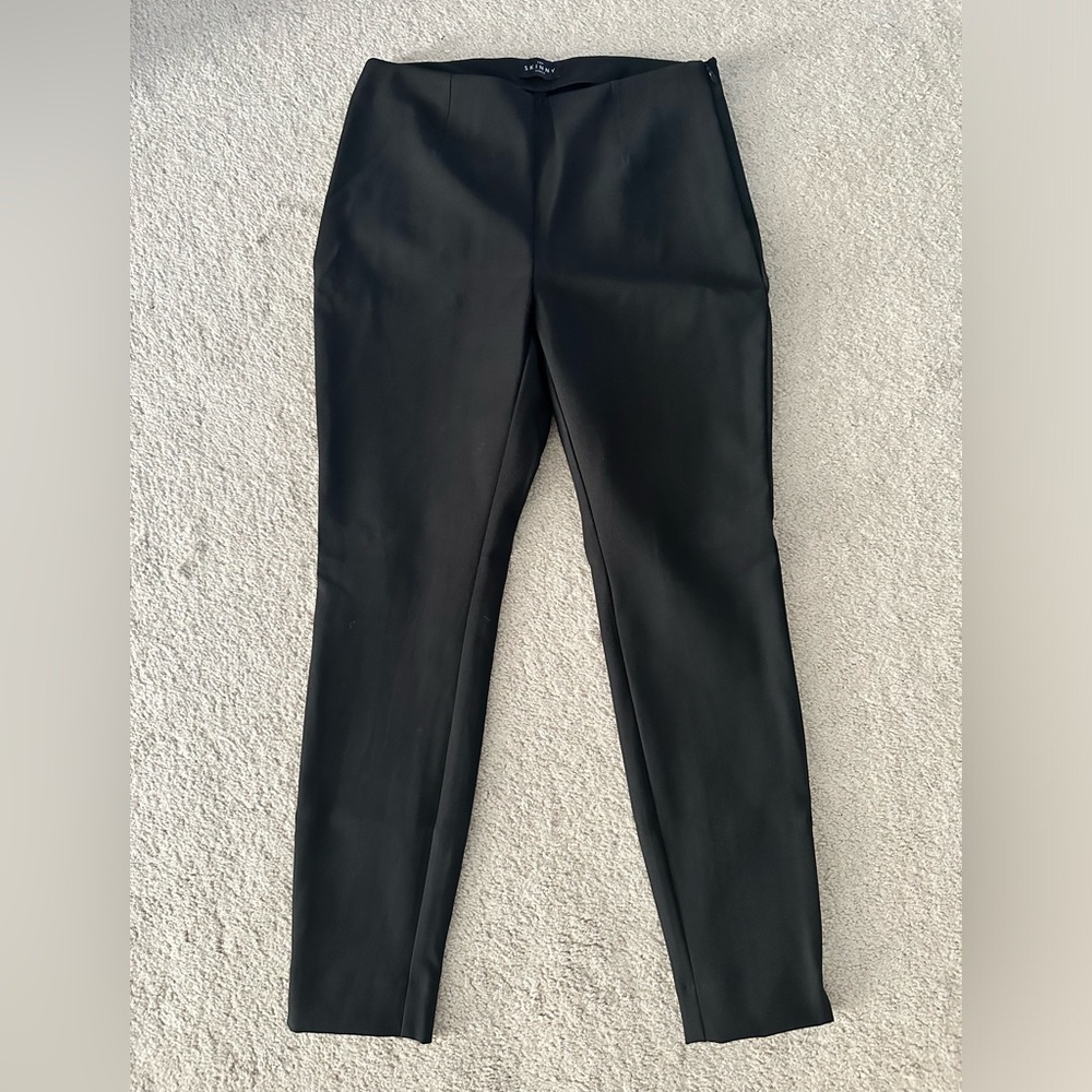 White House Black Market skinny ankle pants. Black size 4P. NWOT